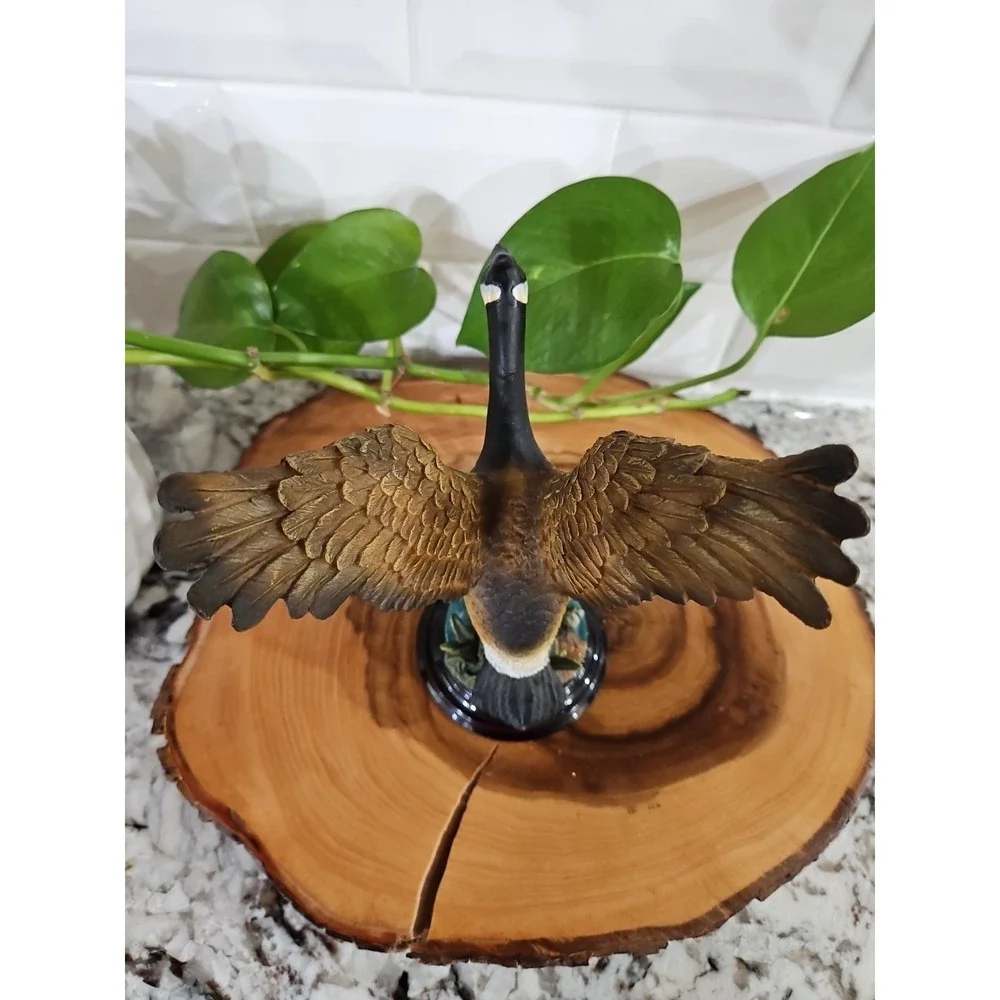 Canadian Goose In Marsh nicer Ready For Flight Figurine 5.25